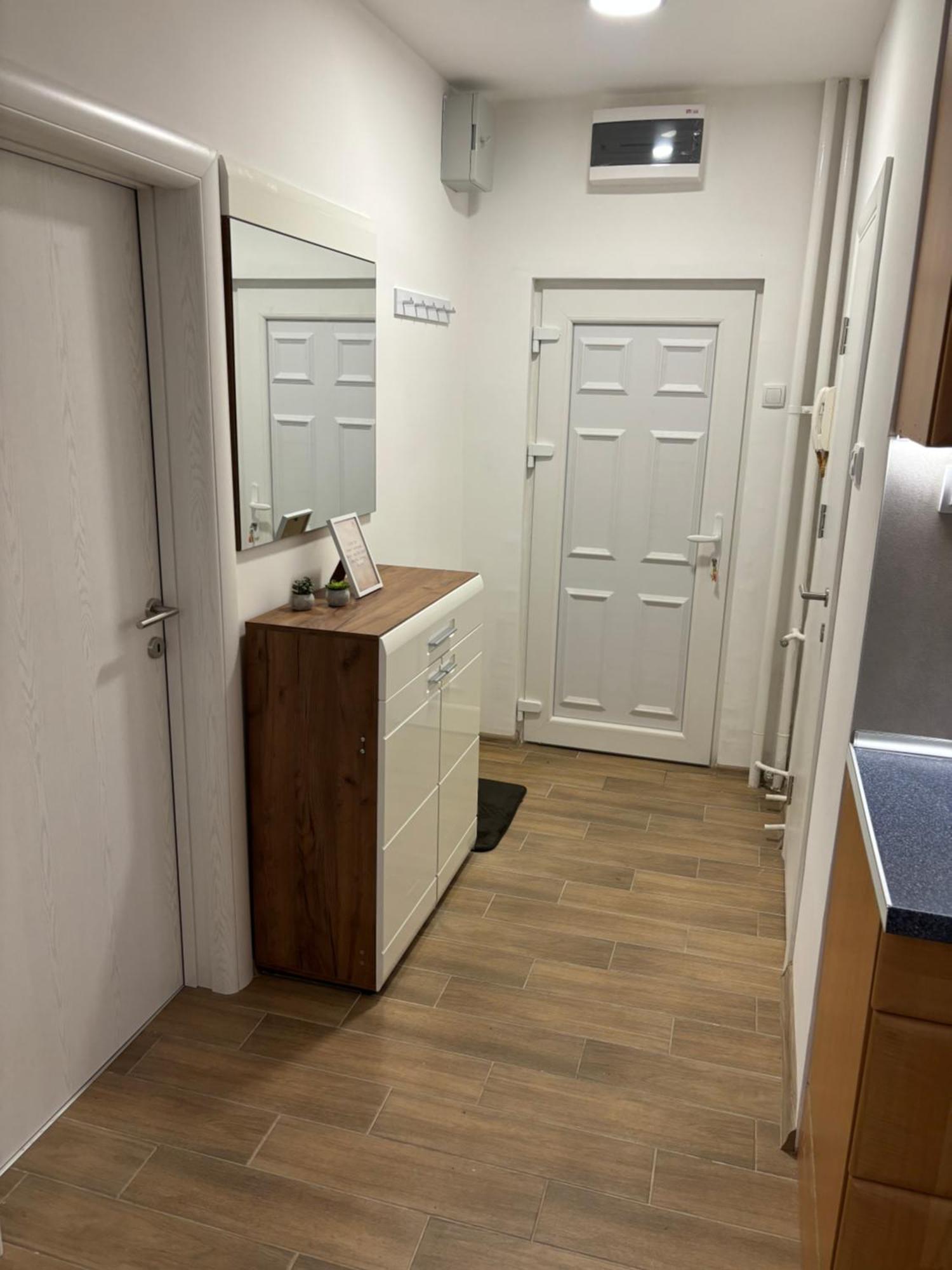 Vanja Apartman Vârşeţ Exterior foto